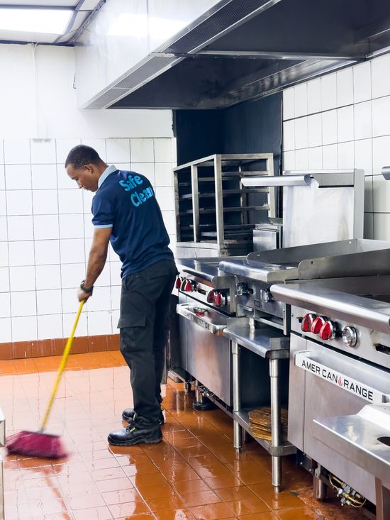 Limpieza profunda de cocinas comerciales